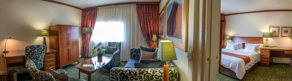 Peermont Metcourt Inn At The Grand Palm, גאבורון מראה חיצוני תמונה
