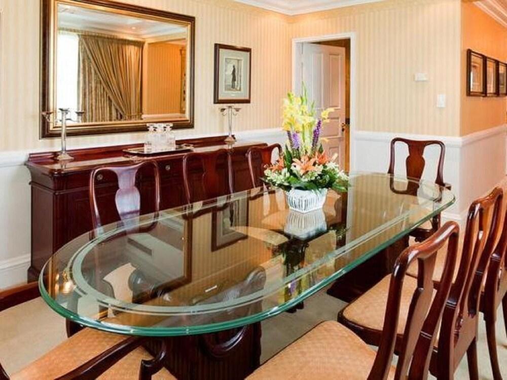 Peermont Metcourt Inn At The Grand Palm, גאבורון מראה חיצוני תמונה