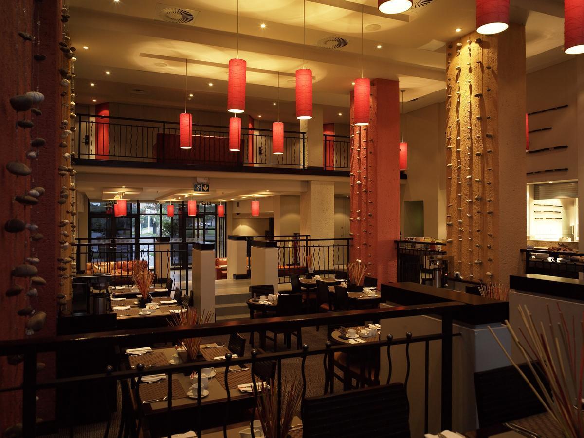 Peermont Metcourt Inn At The Grand Palm, גאבורון מראה חיצוני תמונה