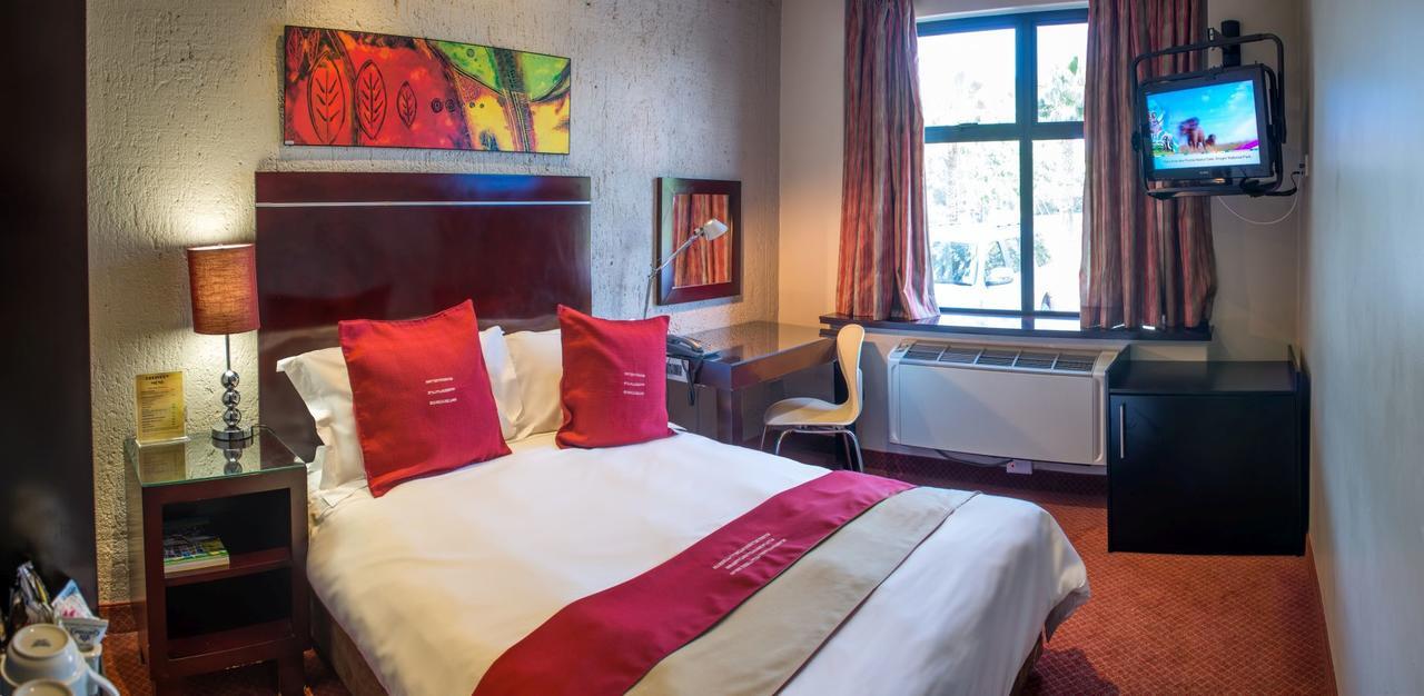 Peermont Metcourt Inn At The Grand Palm, גאבורון מראה חיצוני תמונה